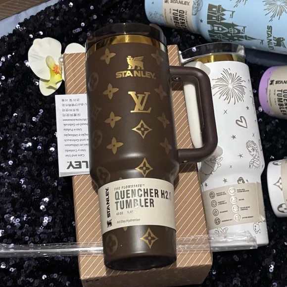 😃Back in stock!😃Stanley Luxury Brown Tumbler - Picture 5 of 6